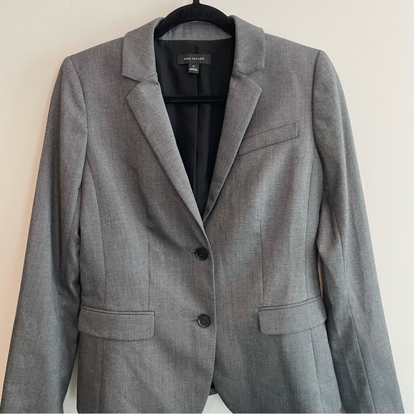 ANN TAYLOR Notched Collar 2 Button Blazer - Gray, Size 2 TALL - Picture 2 of 10
